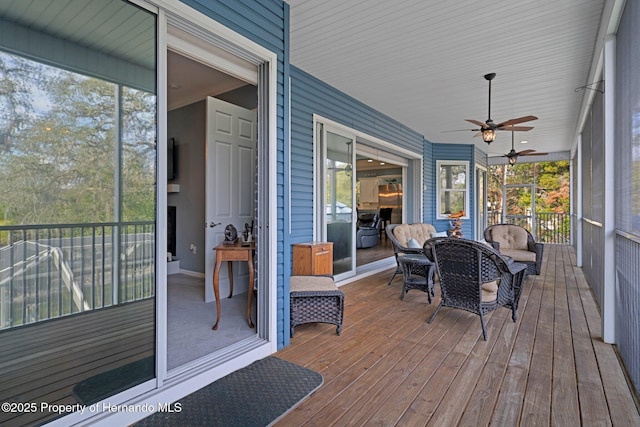 sunroom with ceiling fan