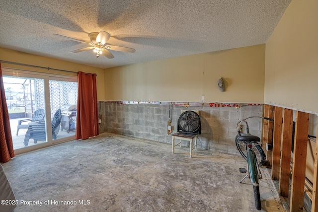 miscellaneous room featuring a textured ceiling and ceiling fan