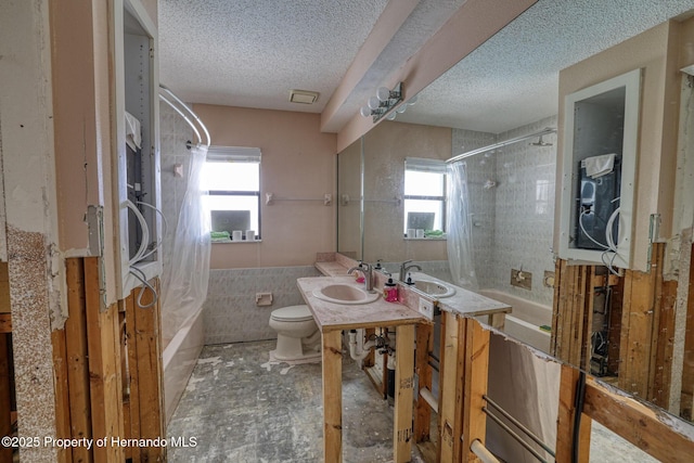 full bathroom featuring vanity, a wealth of natural light, shower / bathtub combination with curtain, and toilet