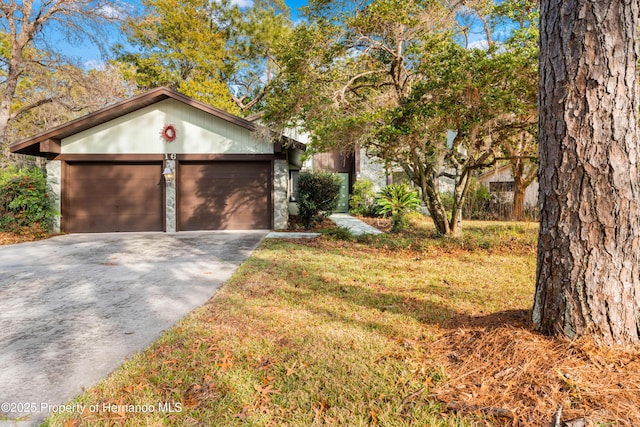 view of front of house featuring a garage and a front lawn