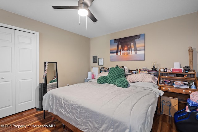 bedroom featuring hardwood / wood-style floors, ceiling fan, and a closet