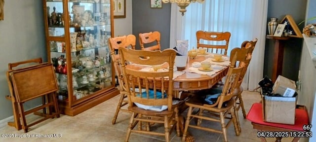 dining area with an inviting chandelier