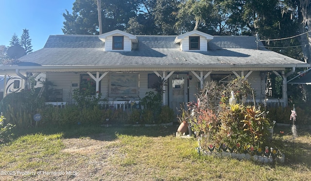 view of front of home with a front yard and covered porch