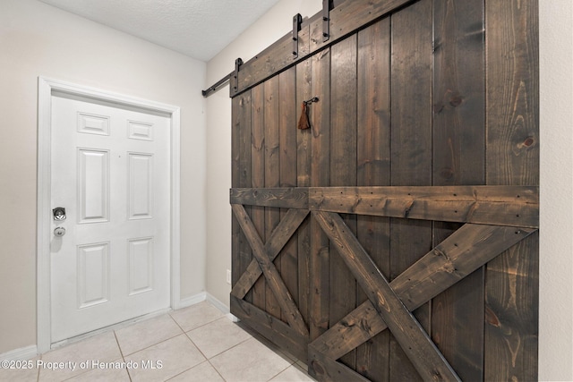 interior space featuring a barn door and a textured ceiling