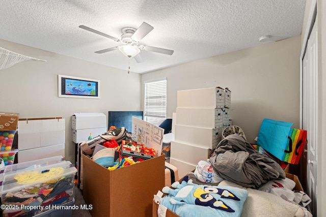 bedroom featuring ceiling fan and a textured ceiling