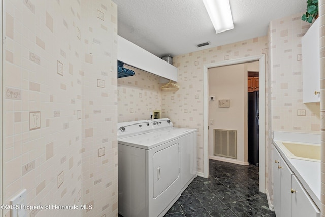 4412 Lake In The Woods Dr, Spring Hill, FL 34607 - clothes washing area with independent washer and dryer, a textured ceiling, cabinet space, and visible vents