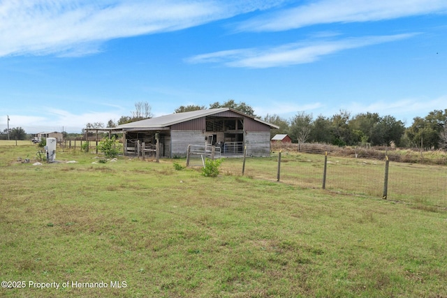 view of yard featuring an outdoor structure and a rural view