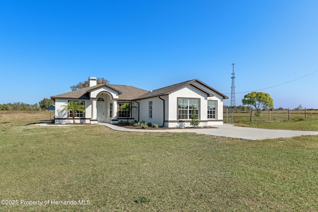 view of front of house featuring a front yard