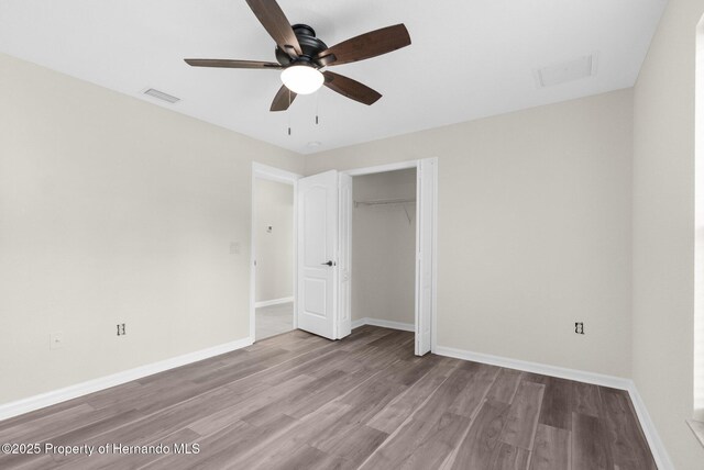 unfurnished bedroom featuring light hardwood / wood-style floors, a closet, and ceiling fan