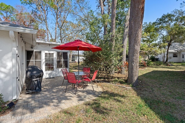 view of yard with a patio