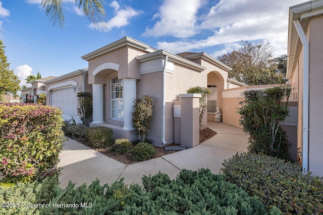 view of front of house featuring a garage