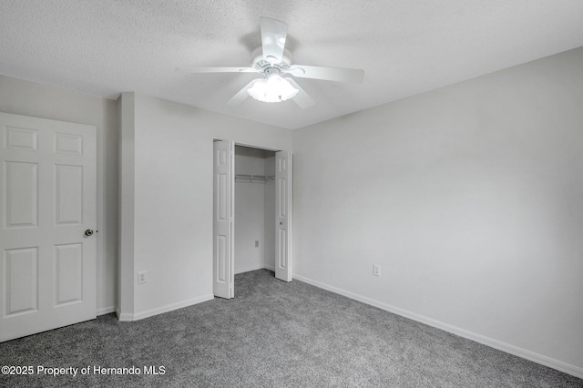 unfurnished bedroom with ceiling fan, a closet, a textured ceiling, and carpet flooring