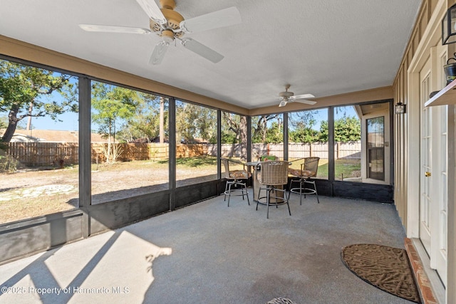 sunroom with ceiling fan