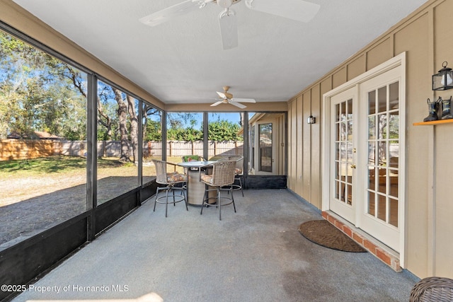 sunroom featuring ceiling fan