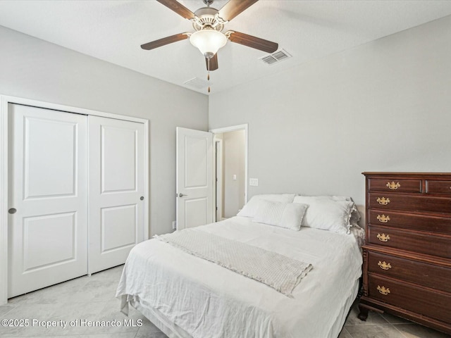 bedroom featuring ceiling fan and a closet