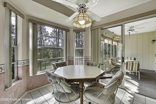 sunroom featuring ceiling fan