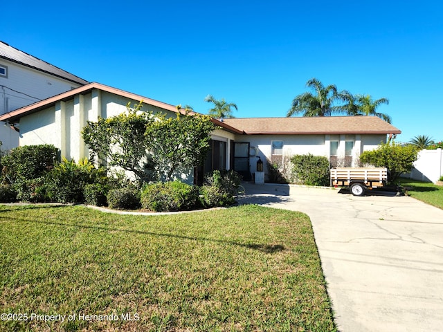 view of front of home featuring a front lawn