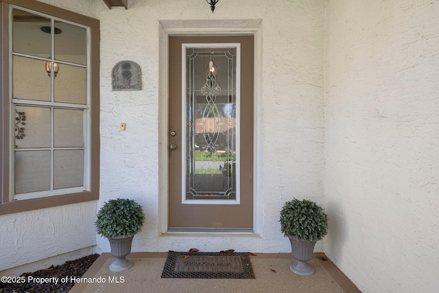 entrance to property with stucco siding