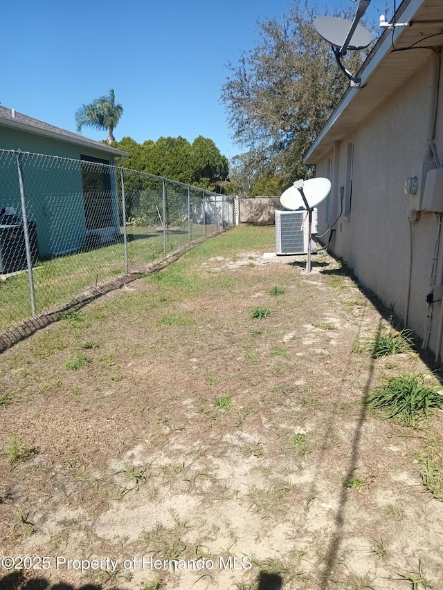 view of yard featuring fence