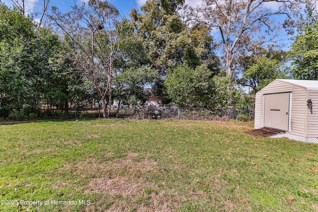 view of yard with a shed