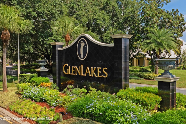 view of community / neighborhood sign