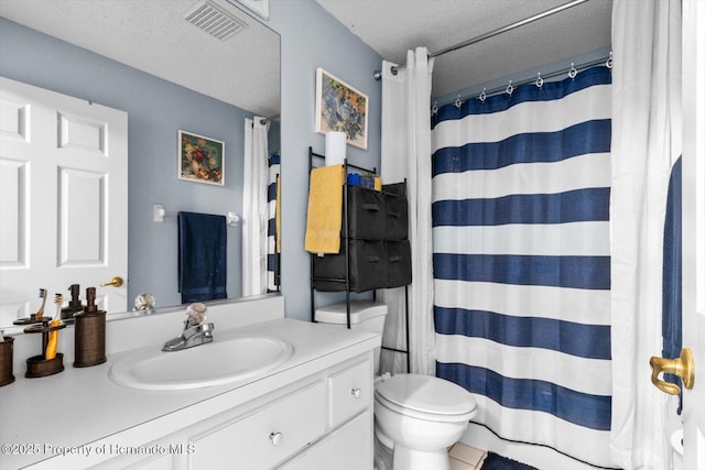 bathroom featuring a textured ceiling, toilet, a shower with shower curtain, vanity, and visible vents