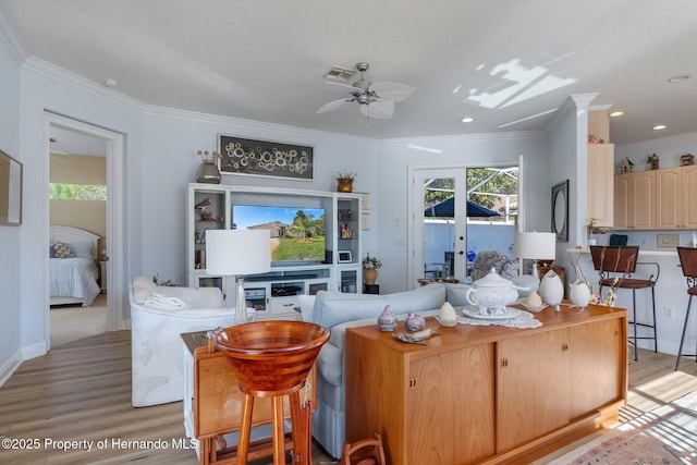 living area featuring ceiling fan, recessed lighting, visible vents, ornamental molding, and light wood-type flooring