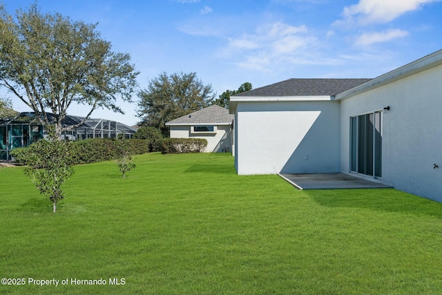 view of yard featuring a patio