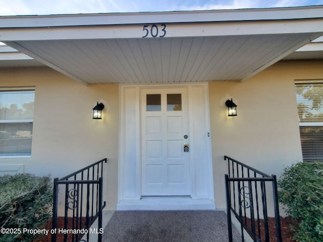 view of exterior entry featuring stucco siding