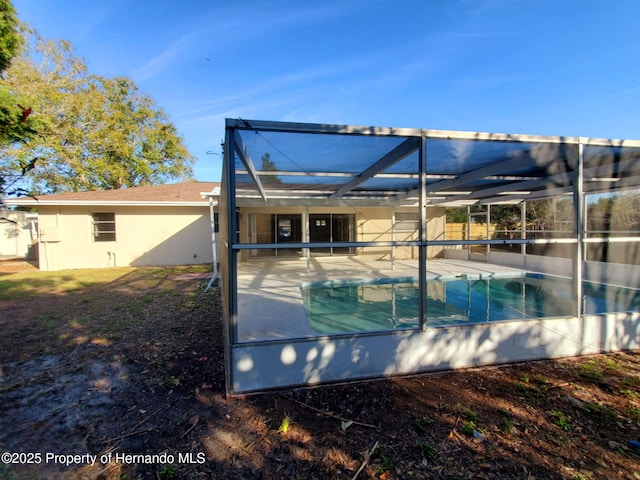 view of swimming pool with a patio area, a lanai, and a covered pool