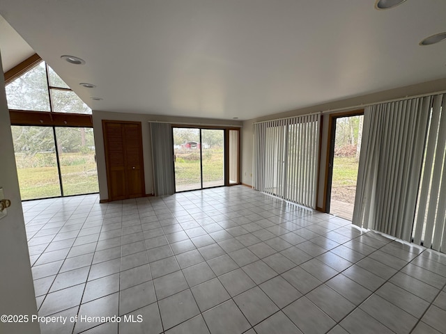 unfurnished room featuring light tile patterned flooring