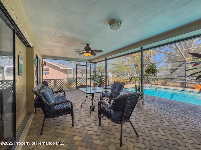 sunroom with ceiling fan