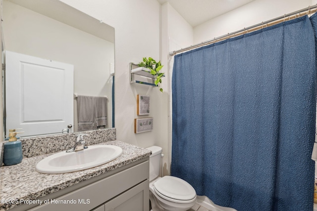 full bath featuring toilet, a shower with curtain, and vanity