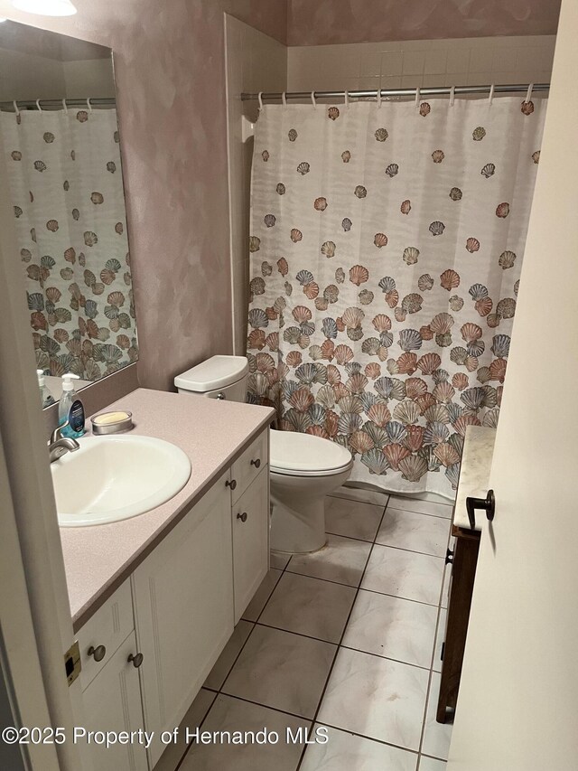 7441 Baywood Forest Cir, Spring Hill, FL 34606 - bathroom with vanity, toilet, tile patterned floors, and curtained shower
