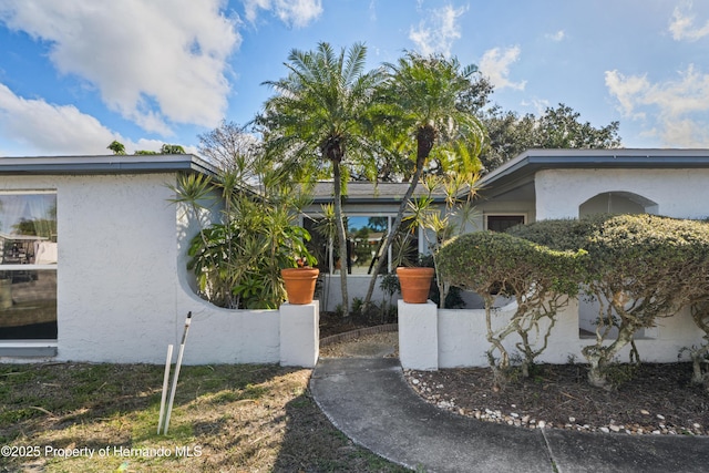 view of front of house featuring a fenced front yard and stucco siding