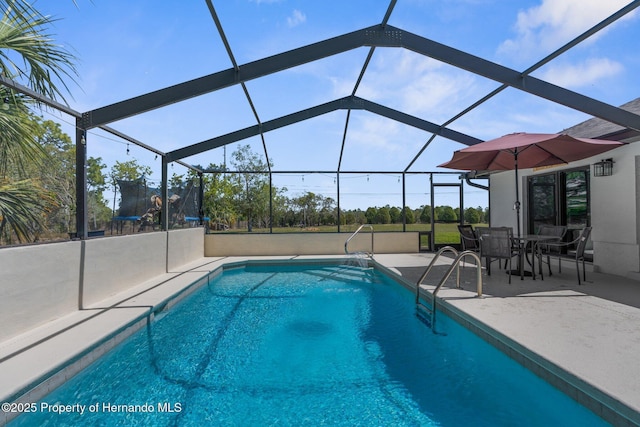 13415 Ester Dr, Brooksville, FL 34613 - pool with a lanai and a patio