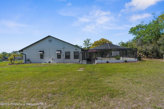 13415 Ester Dr, Brooksville, FL 34613 - back of property with a lanai and a yard