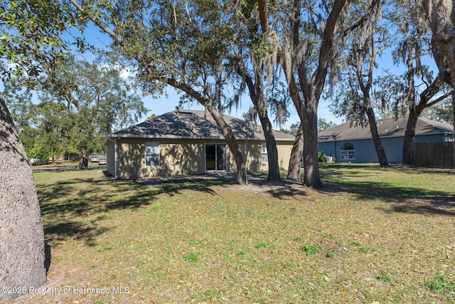 view of front of house featuring a front yard