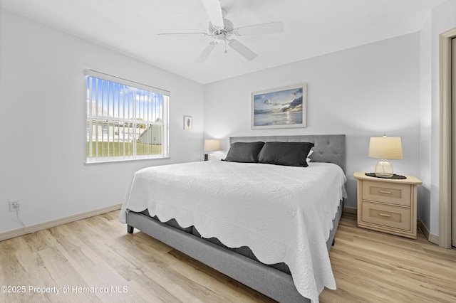 bedroom featuring light wood-style floors, baseboards, and a ceiling fan