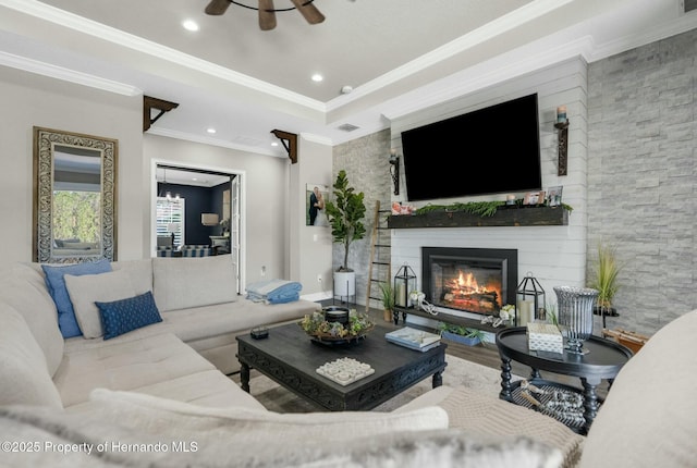 living room with ceiling fan, recessed lighting, a fireplace, wood finished floors, and crown molding