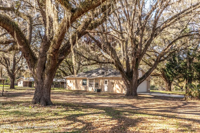 view of yard with a garage