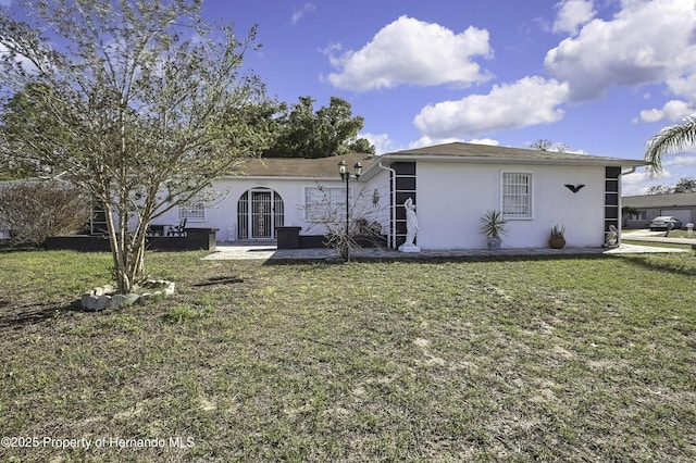 view of front of property with stucco siding and a front yard