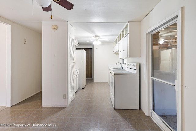 laundry area featuring a sink, washer / clothes dryer, ceiling fan, and light tile patterned floors