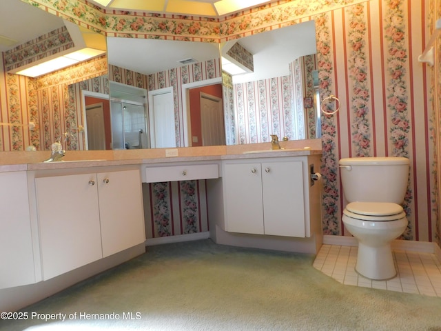 full bath featuring visible vents, wallpapered walls, toilet, a shower with shower door, and vanity