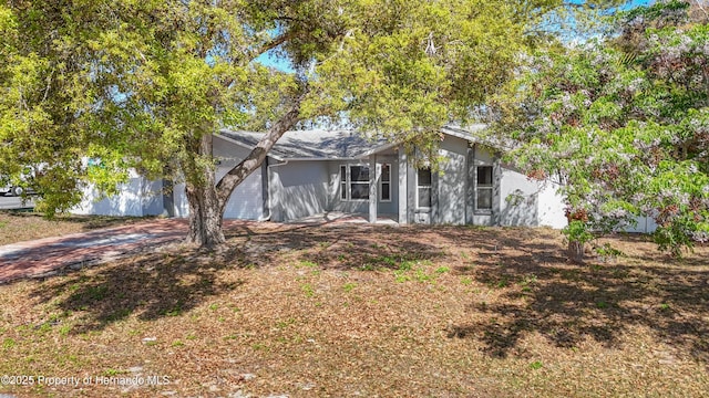 view of front of house with an attached garage and driveway