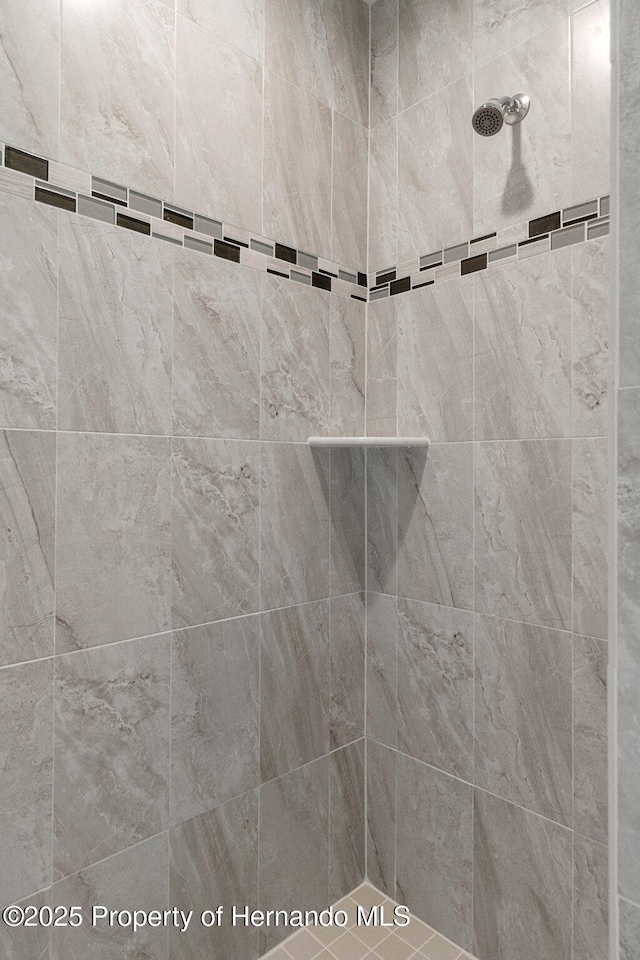 full bath with tiled shower