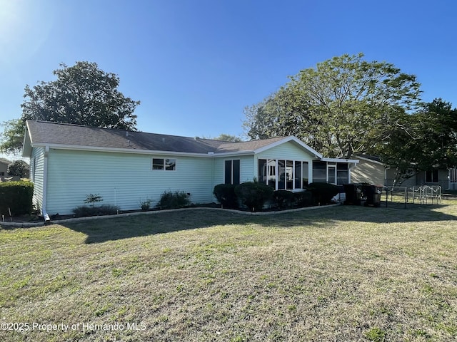 view of front of house featuring a front yard