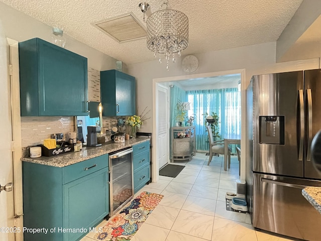 kitchen with beverage cooler, visible vents, an inviting chandelier, stainless steel refrigerator with ice dispenser, and backsplash