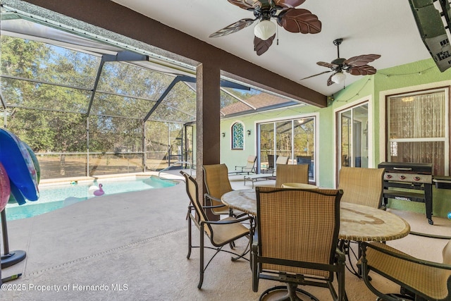 sunroom / solarium featuring a swimming pool, ceiling fan, and vaulted ceiling