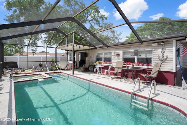 9414 Northcliffe Blvd, Spring Hill, FL 34606 - view of swimming pool featuring a patio area, a pool with connected hot tub, a lanai, and fence